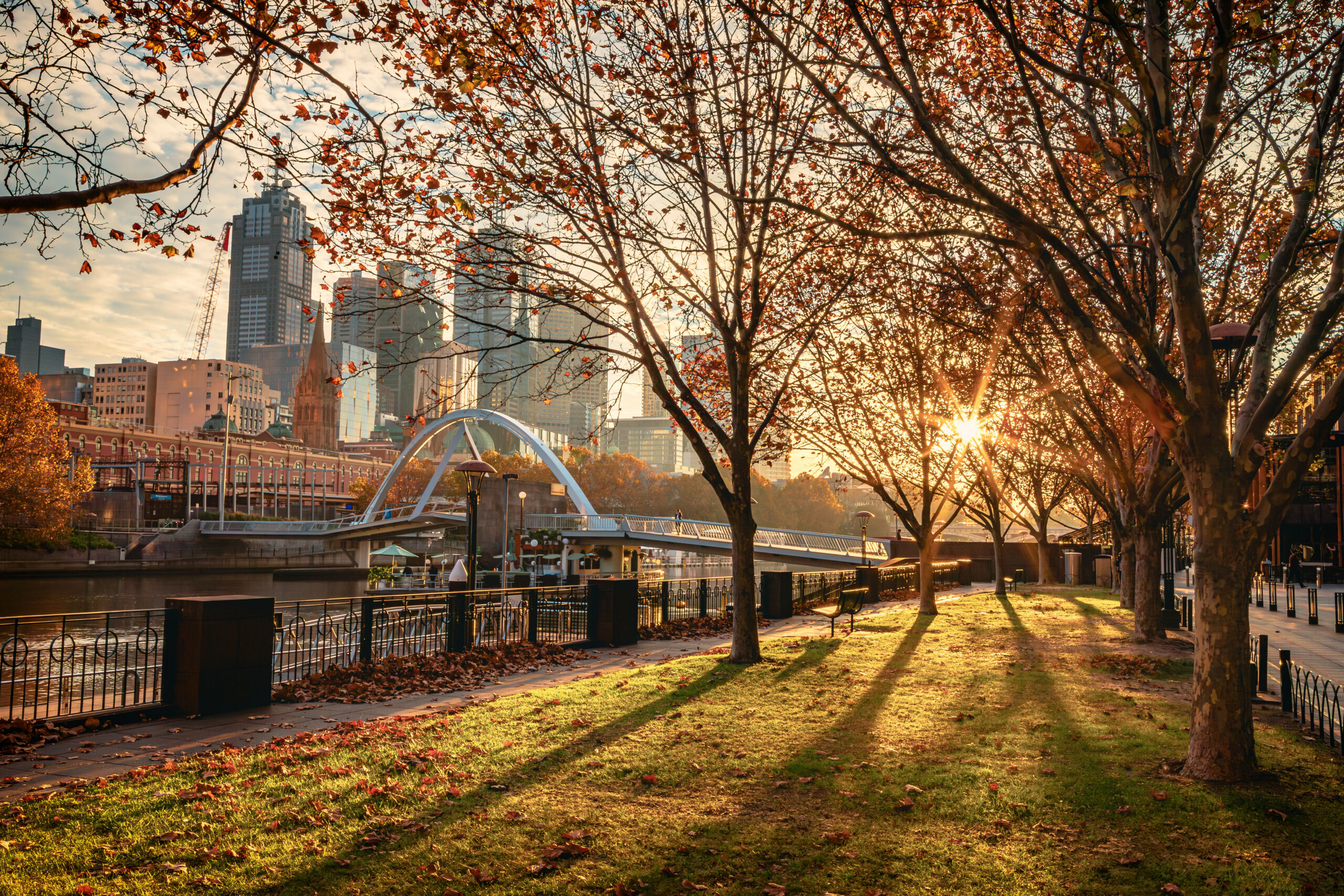 The sunrise view of the Melbourne City and the Yarra River in the autumn